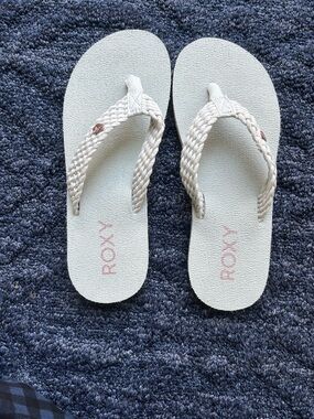 Roxy Light Grey Braided Strap Flip-Flop Sandals Size 8